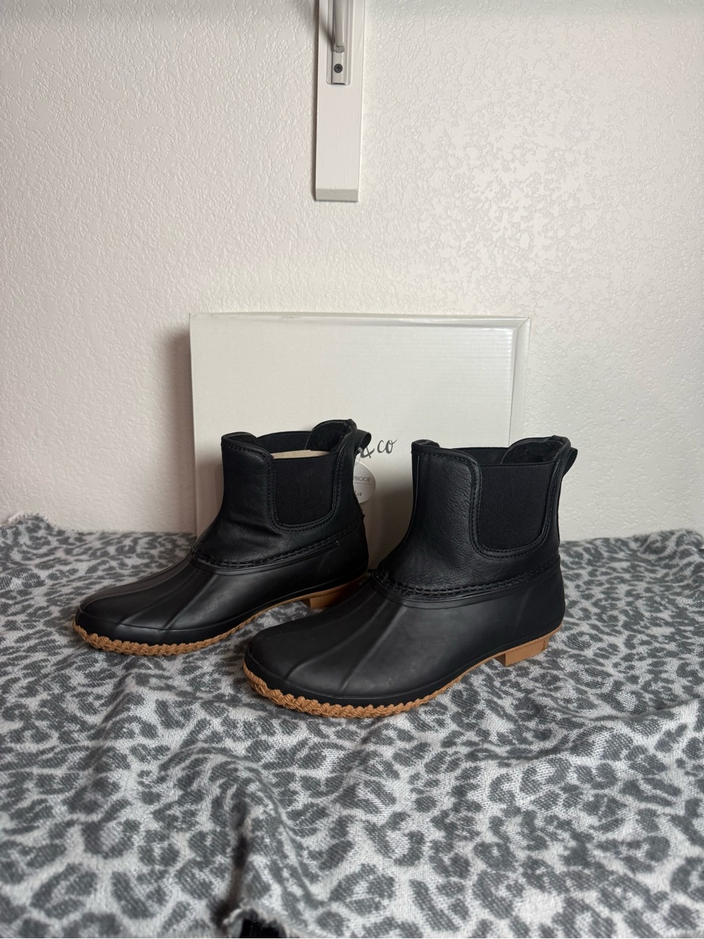 Woman’s Black Chelsea Duck Boots - Unknown Brand